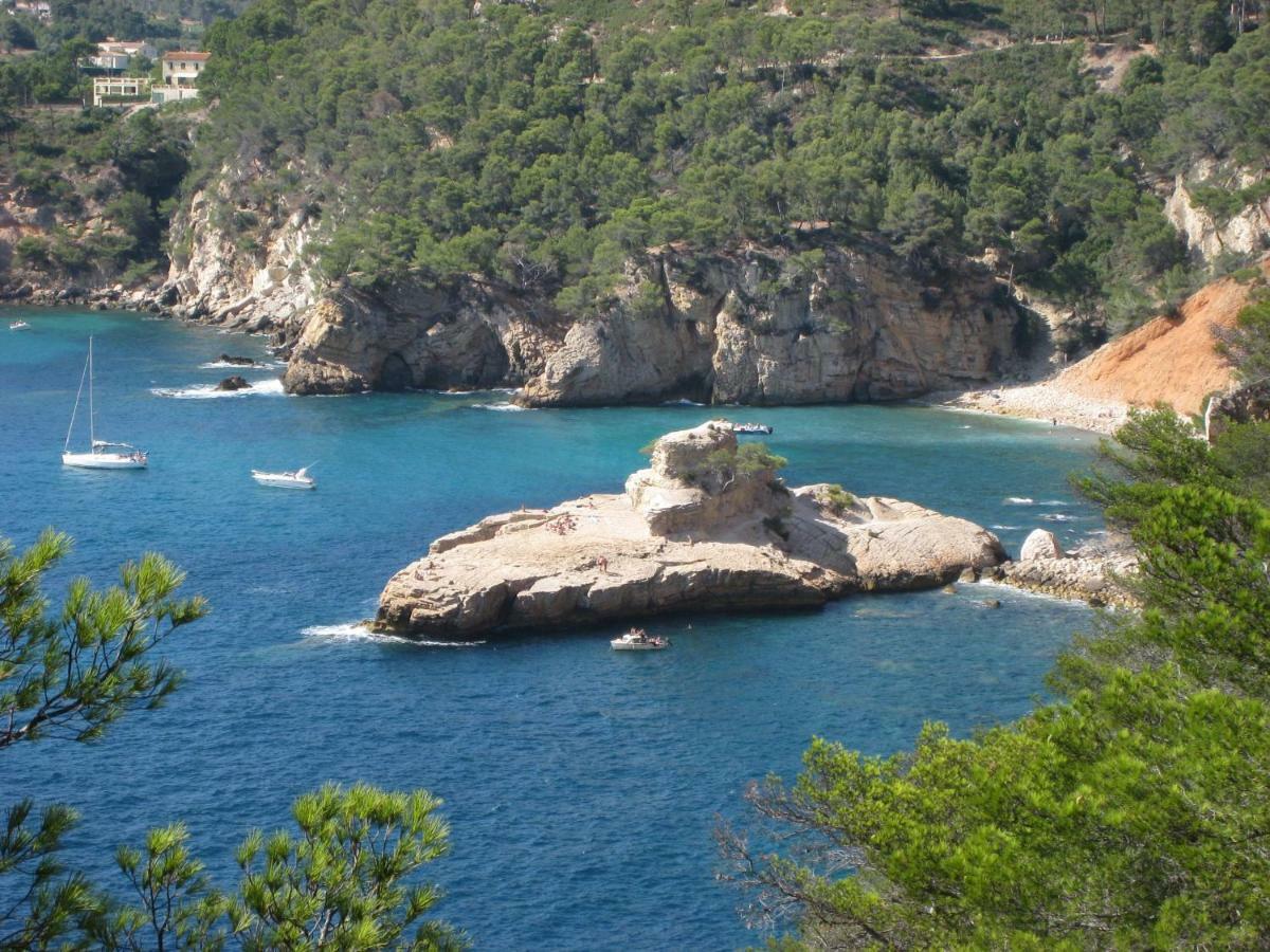 La Cigale Sous L'Olivier Bed & Breakfast Ле Кастеле Екстериор снимка